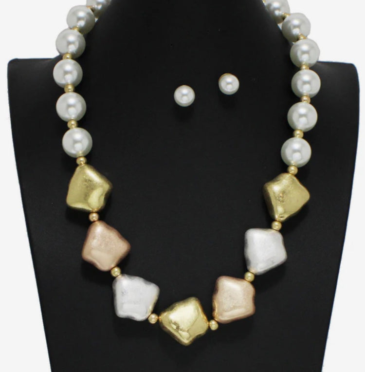 Mixed Metal & Pearl Necklace