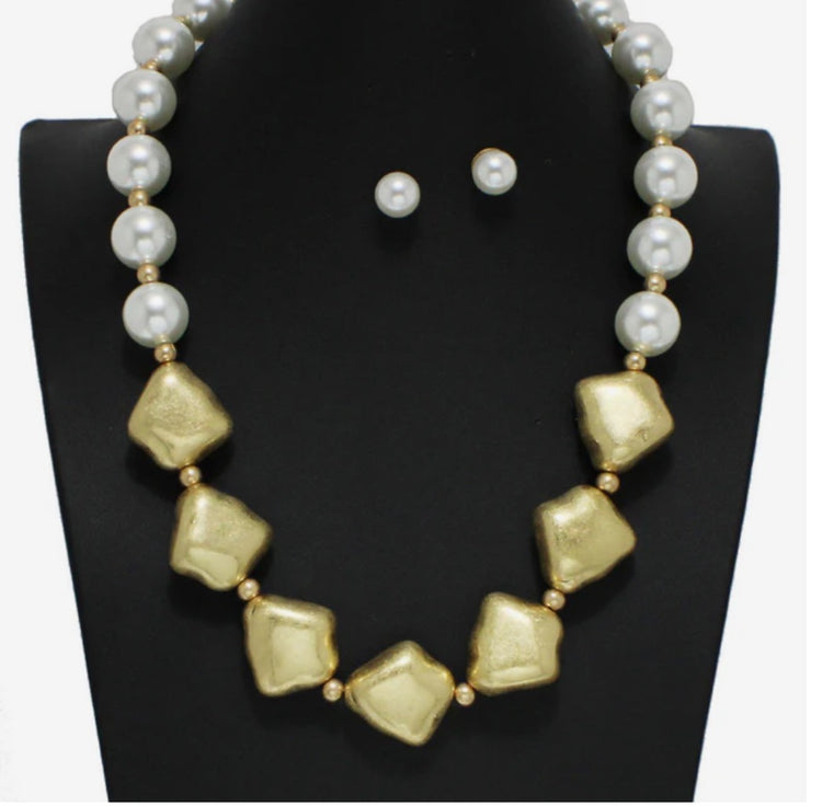 Mixed Metal & Pearl Necklace